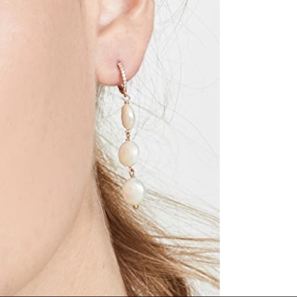 SHASHI
Aurora Earrings - Picture 4 of 6